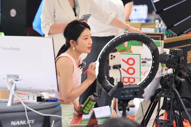 务场景电商、短剧出海翻译成增长点麻将胡了试玩AI拓宽教育公司业(图1)